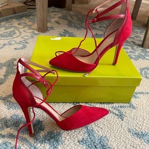 Super cute Gianni Bini red heels